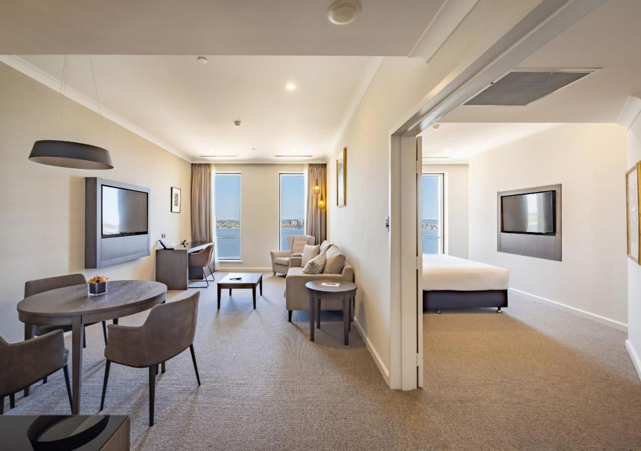 Duxton Hotel Перт Екстер'єр фото A suite at the hotel