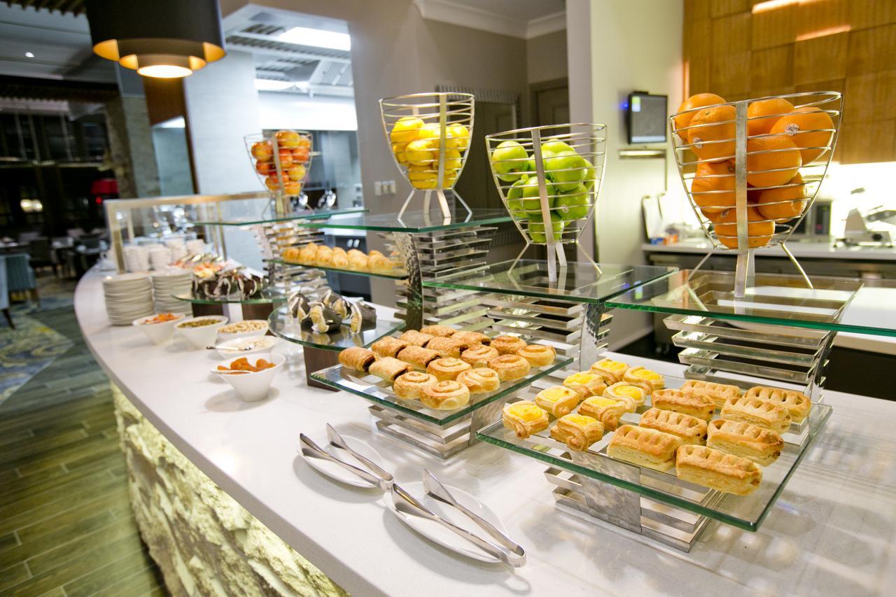 Duxton Hotel Перт Екстер'єр фото A buffet at a hotel
